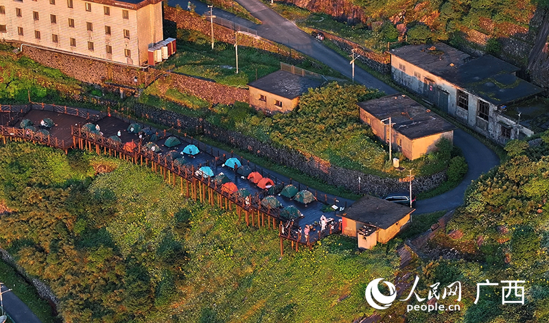 山頂露營區(qū)。人民網 雷琦竣攝