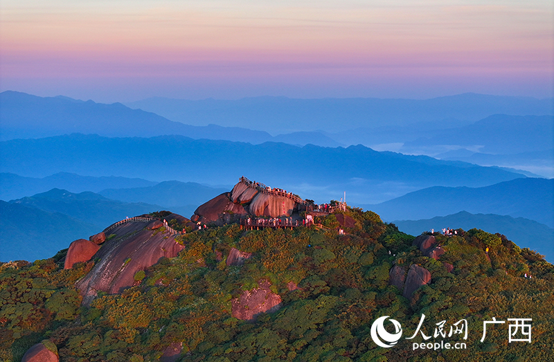 貓兒山日出。人民網 雷琦竣攝